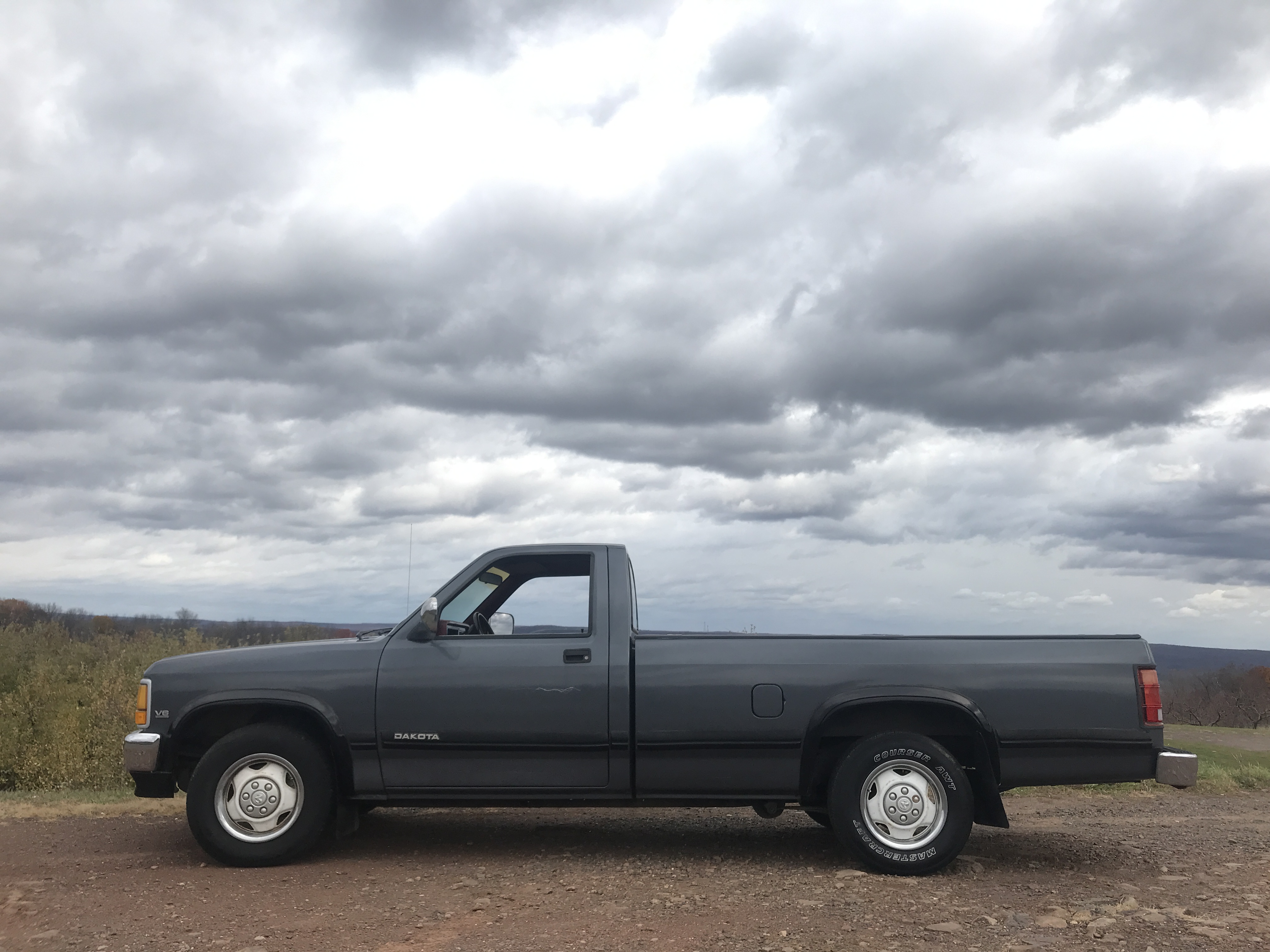 1991 Dodge Dakota Pickup ONE OWNER 117K 8 foot bed and roomy bench seating NICE — photo 21